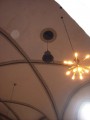 3. ?íjna 2010 v kostele Všech Svatých na Roudné. Zvon je tažen otvorem ve stropu kostela do zvonice. 